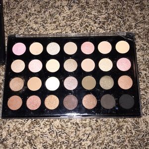 The Art of eyes pallets